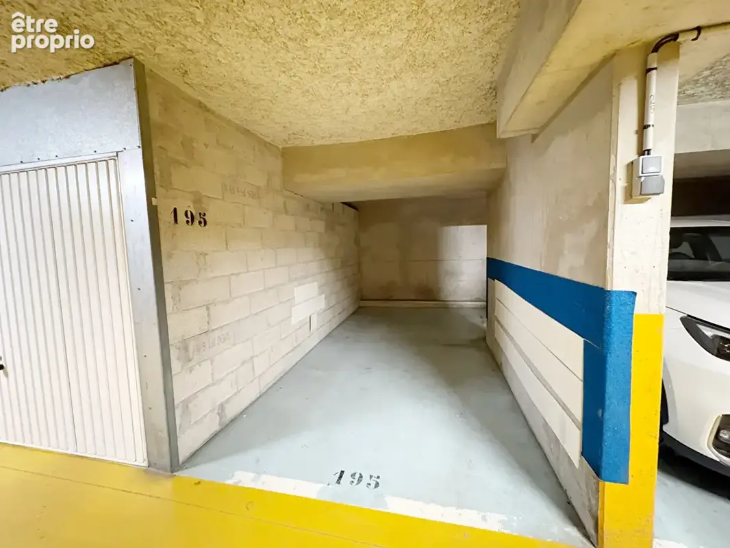 HYERES Centre ville - Appartement loué de type 2 - Cave - Parking - photo 7