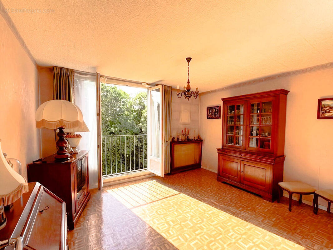 Photo 1 - Appartement à SAINT-GERMAIN-LES-ARPAJON