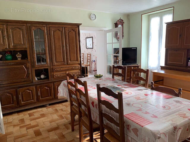 Maison à SAINT-THOMAS-DE-CONAC