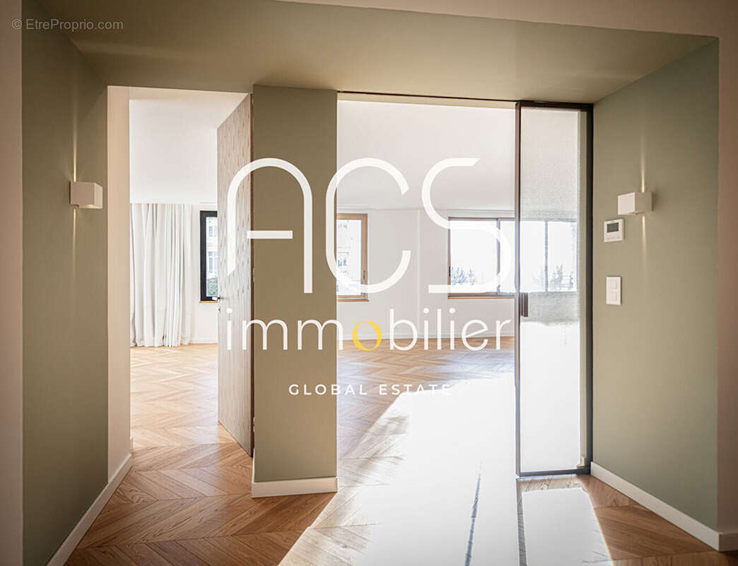 Achat Vente Appartement refait à neuf Saint Raphael 3 pièces 107.70 m2 Balcon Cave - photo 4