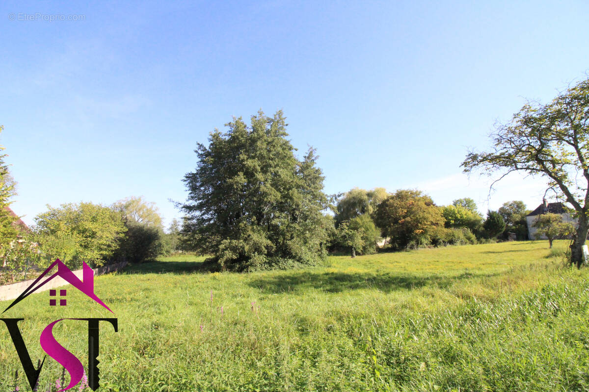 Terrain à AUXONNE