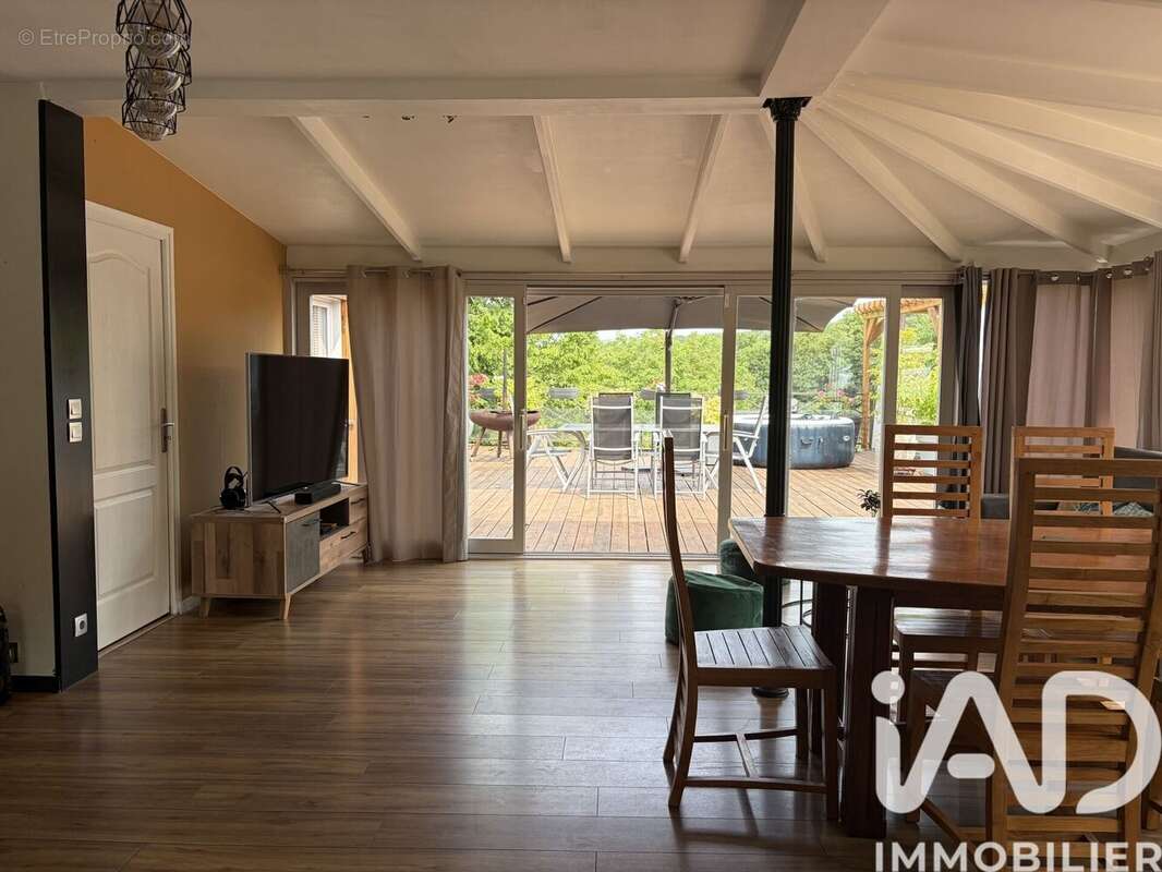 Maison 120 m² à Sainte-Genevieve  - photo 2