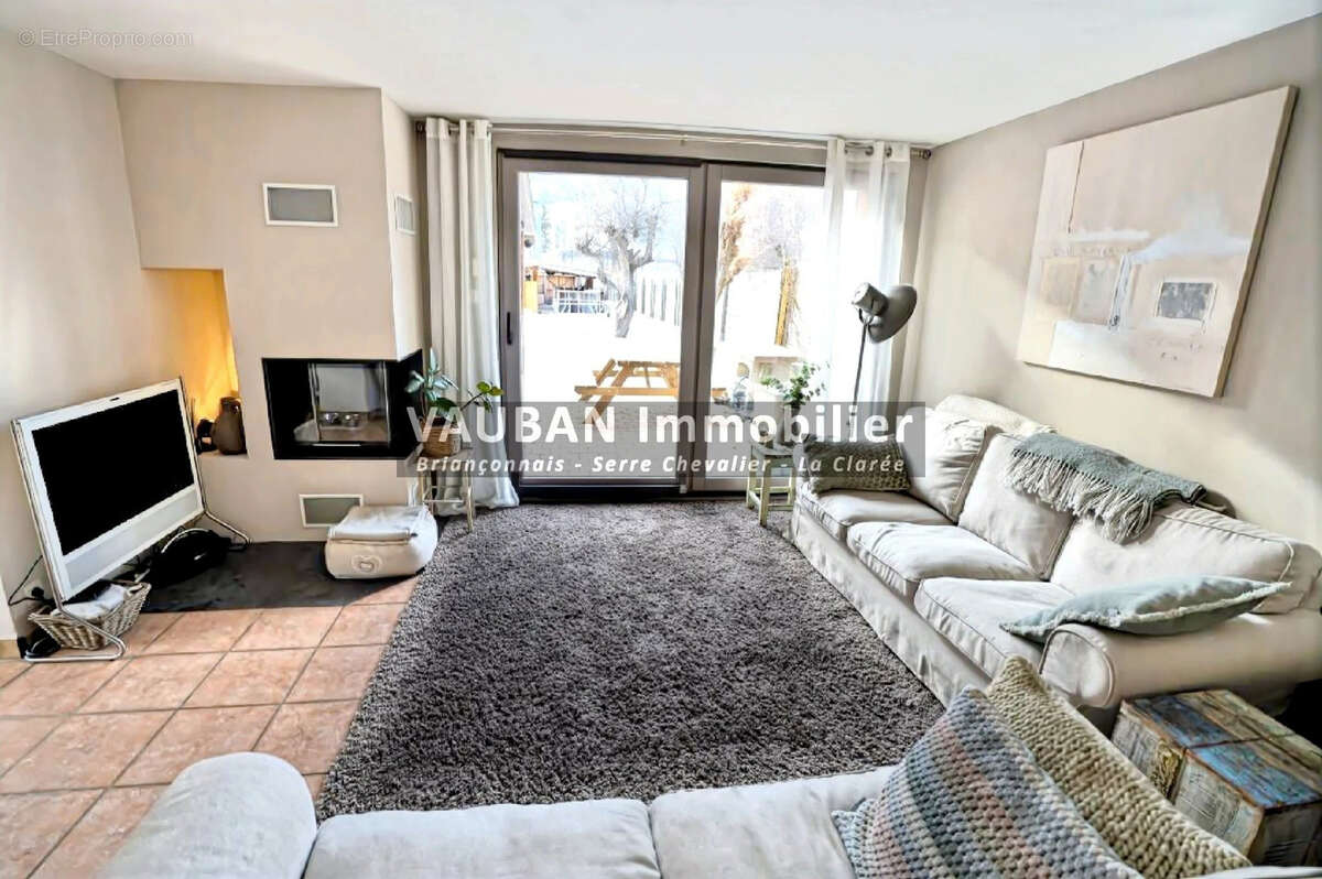 Vaste maison avec jardin, stationnements couverts et privatifs, revenu locatif, proximité des pistes de ski - photo 3