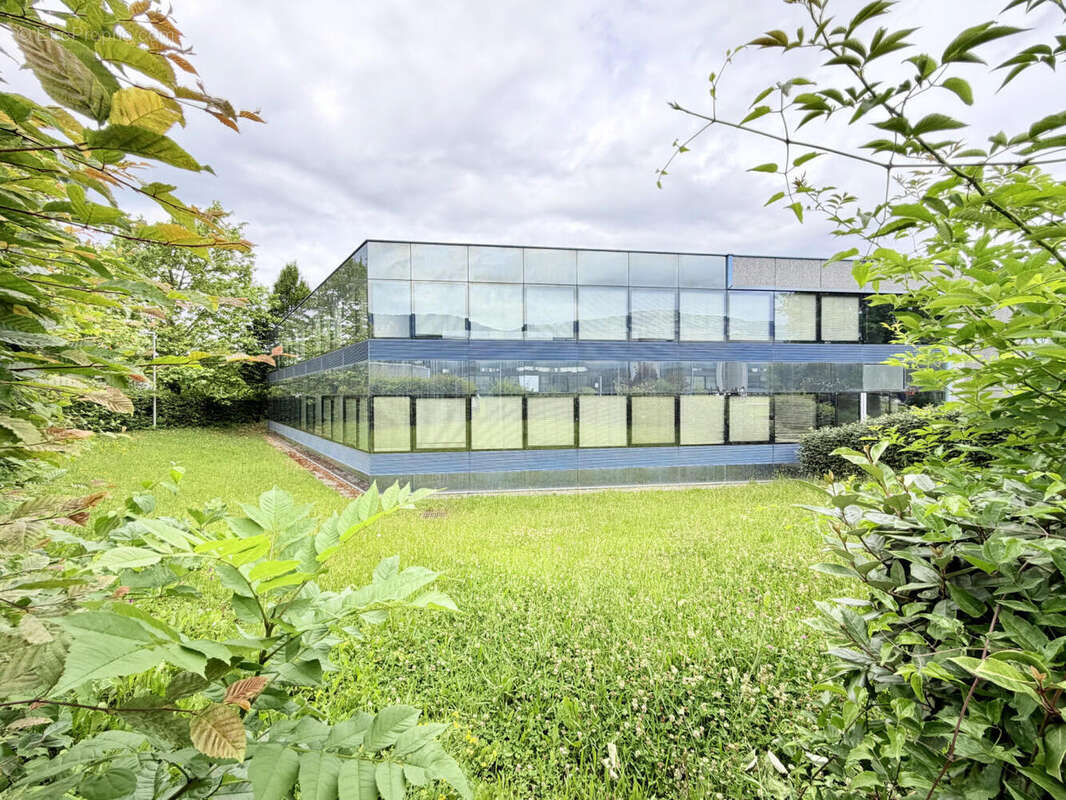 EXCLUSIVITE Archamps Ensemble de 4 bureaux (2 loués et 2 libres) avec rentabilité d'environ 12% !!! - photo 3