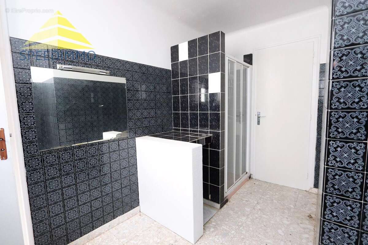 Maison à MANDRES-LES-ROSES