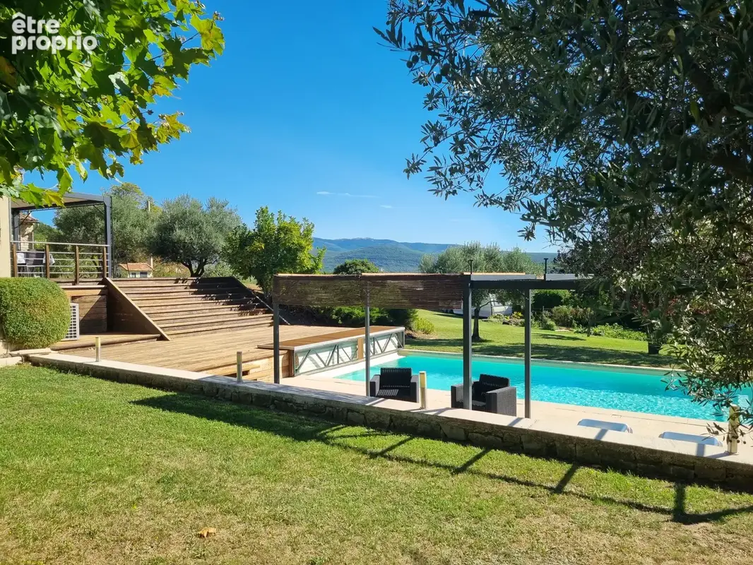 Maison avec terrain et piscine - photo 7