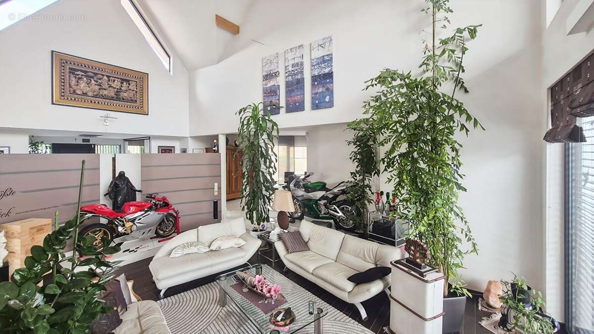 Villa d'exception de 216 m²  Prestations haut de gamme  Potentiel d'agrandissement de 108 m² - photo 10