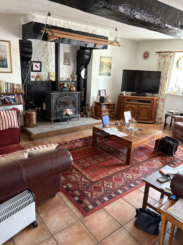 Maison à AMBRIERES-LES-VALLEES