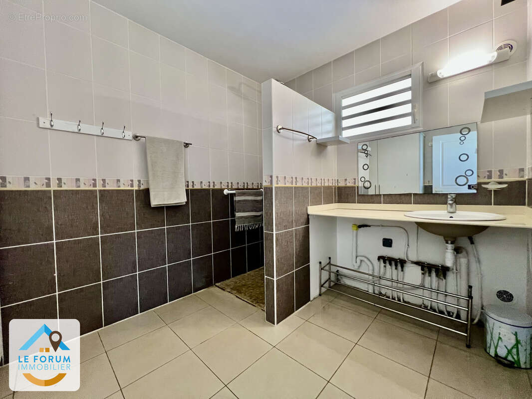 Saint joseph 97480 - villa f4 + mezzanine - beaux volumes - piscine - proche centre - photo 10