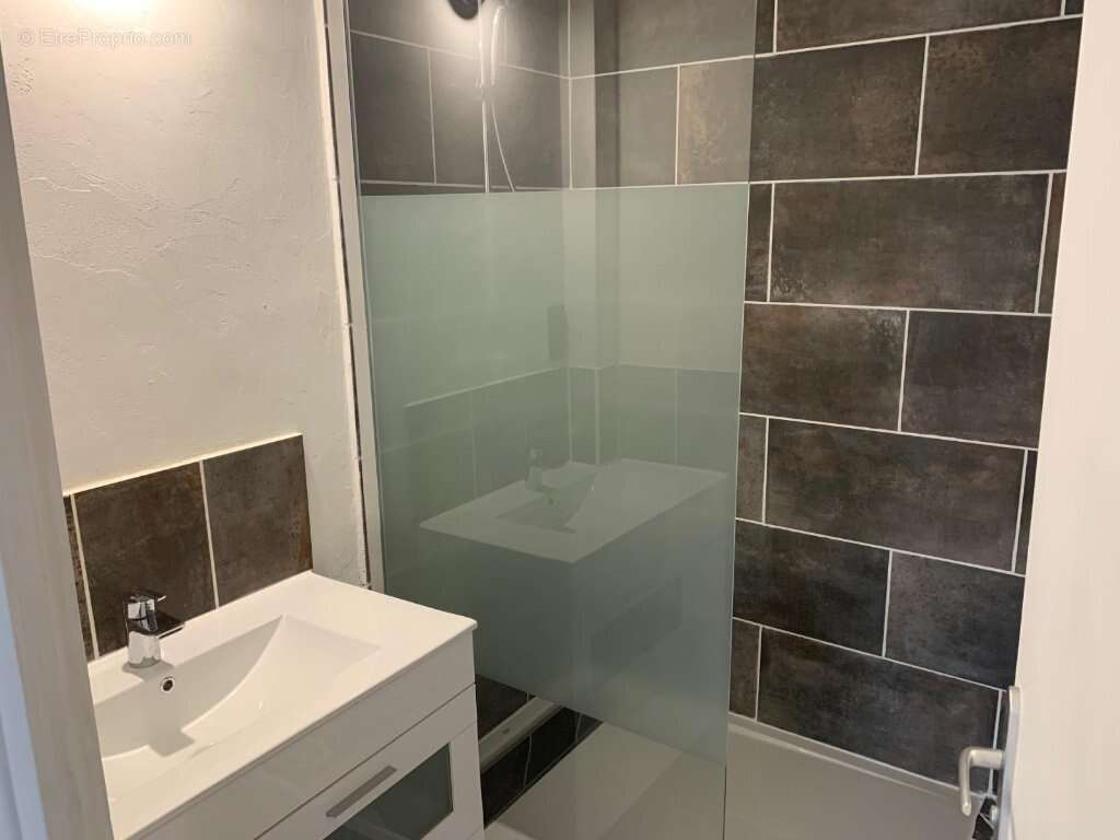 Appartement à UNIEUX