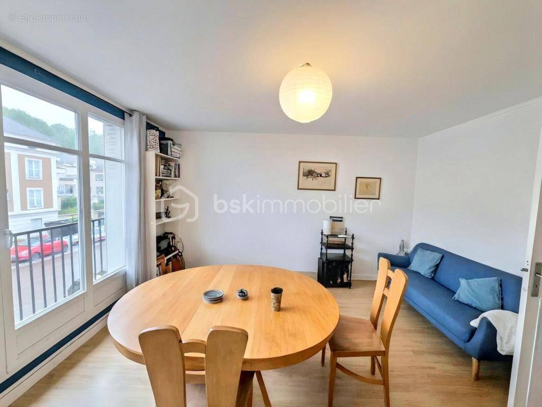 Appartement à BUC