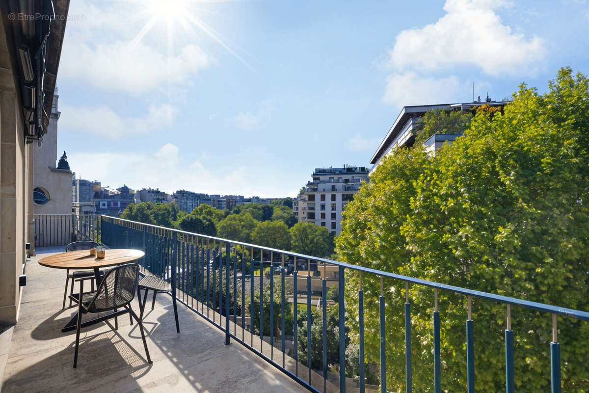 Appartement à PARIS-16E