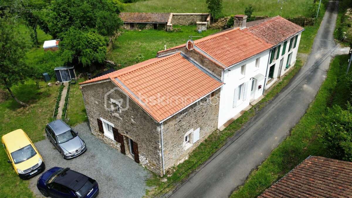 Charmante maison en pierre rénovée de 126 m² de type T5 - photo 2