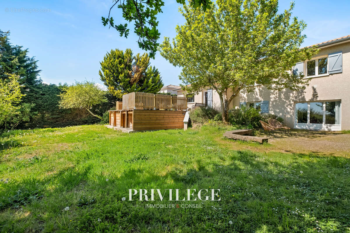 Maison à SAINT-GENIS-LES-OLLIERES