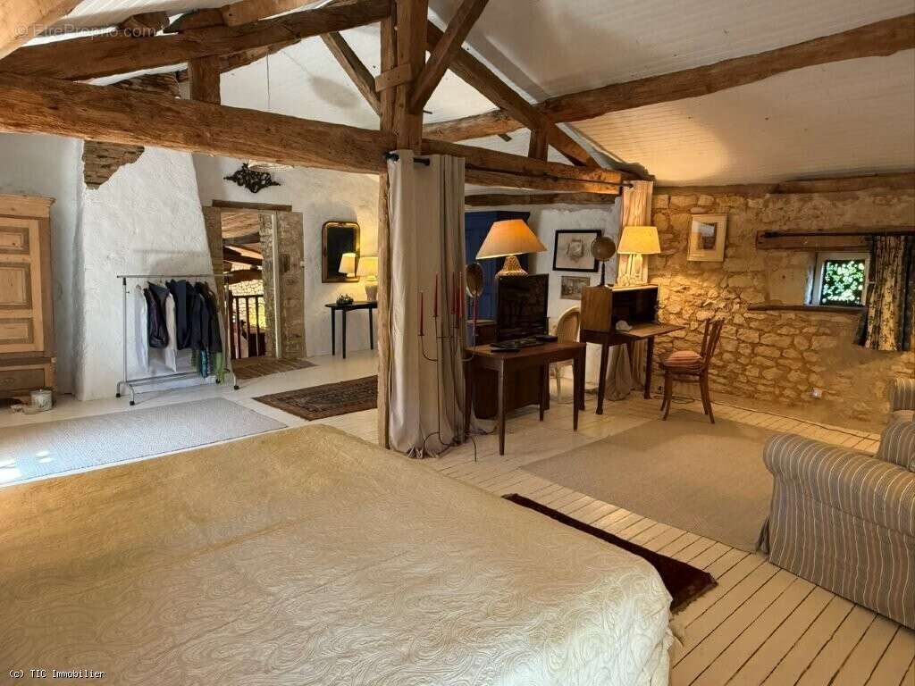 Maison à CHAMPAGNE-MOUTON