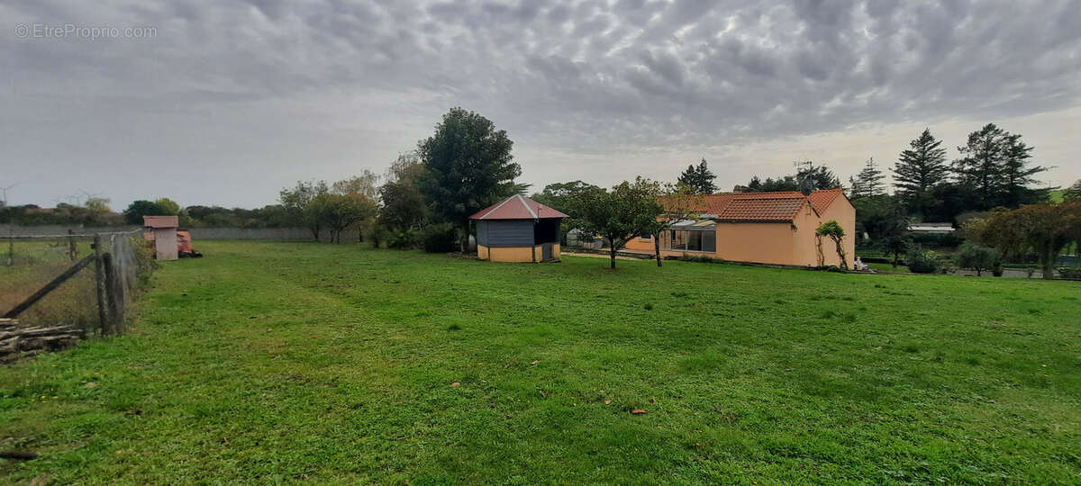 Maison à XANTON-CHASSENON