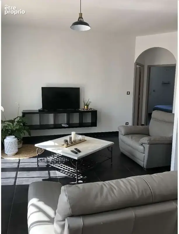 Villa avec piscine et dépendance aménagée sur 8000 m² de terrain clos et arboré. - photo 5