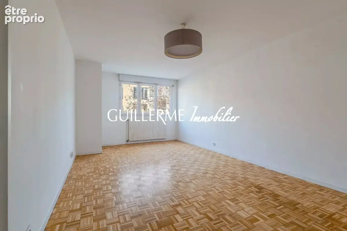 Appartement T3 à Gare de Vaise avec balcon, cave & parking - photo 12
