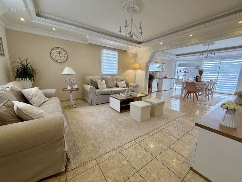 Maison à VILLEVEQUE