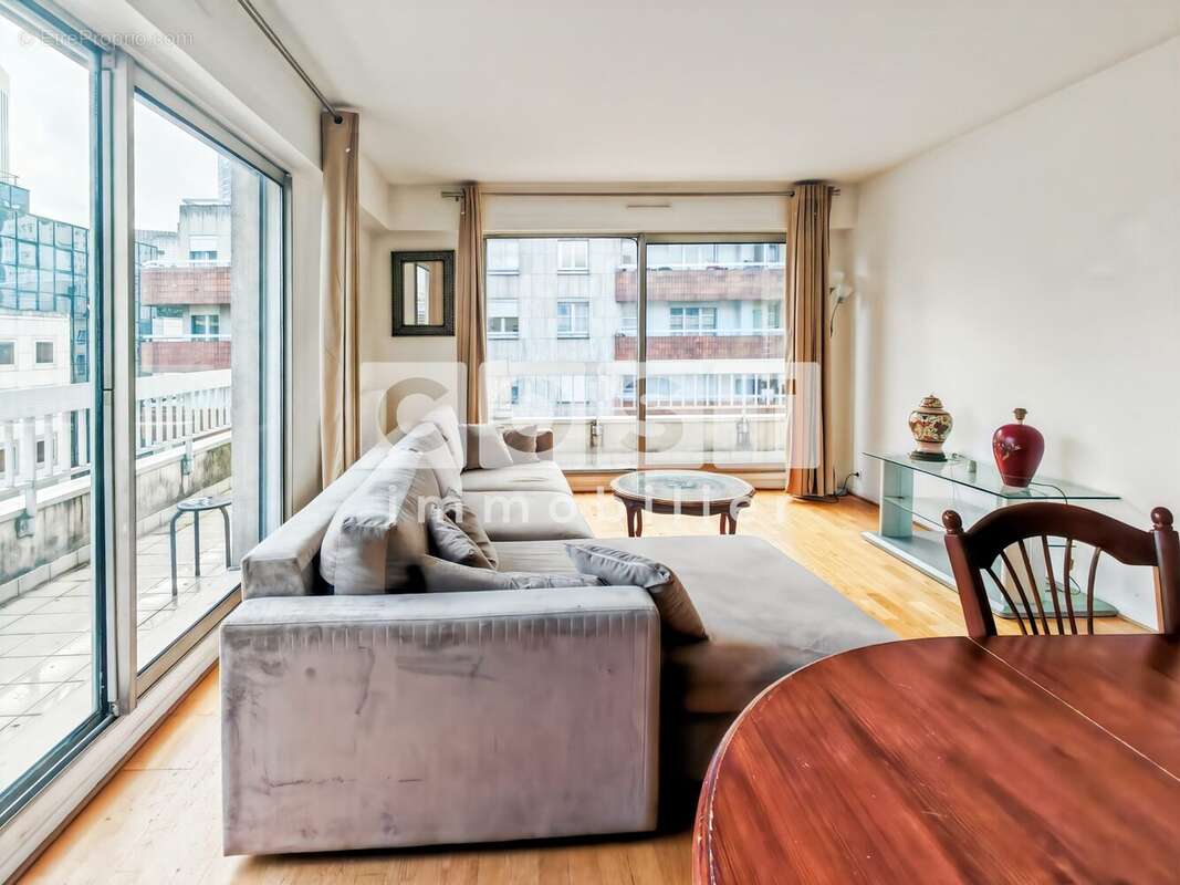 Appartement à COURBEVOIE