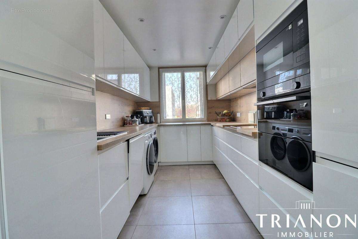 Appartement à LES CLAYES-SOUS-BOIS