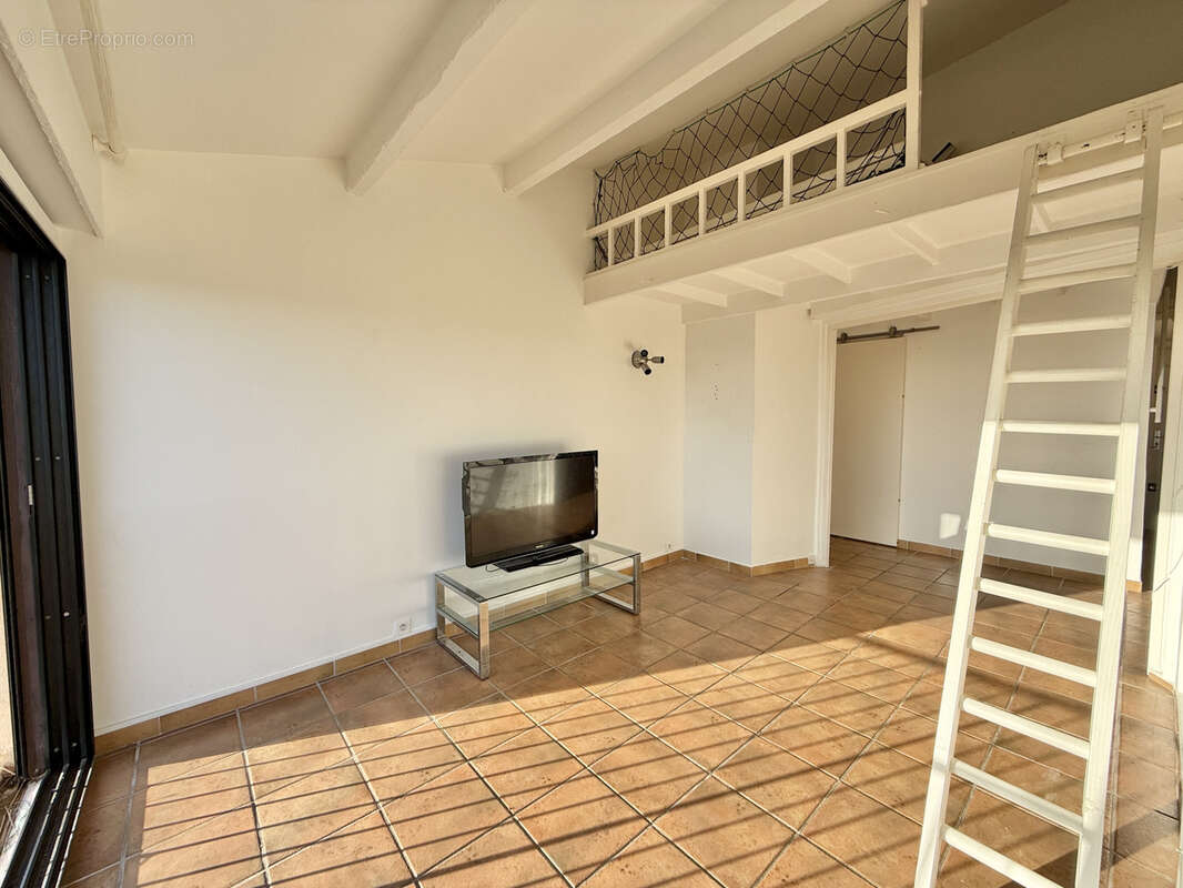 Appartement à LA CROIX-VALMER