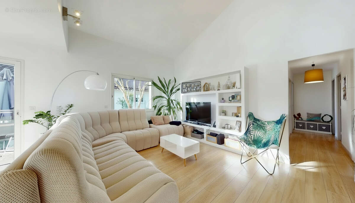 Maison à BASSUSSARRY