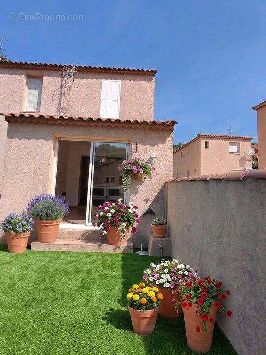 Appartement à ENSUES-LA-REDONNE