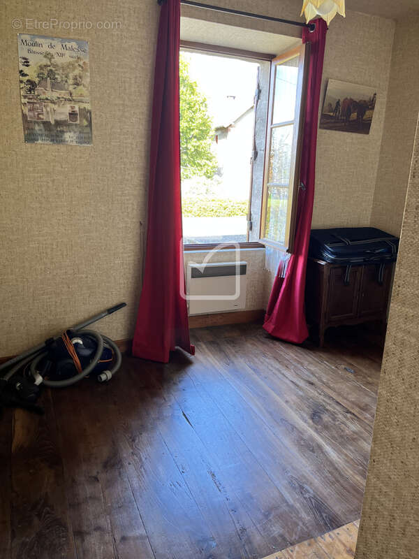 Maison à OBJAT