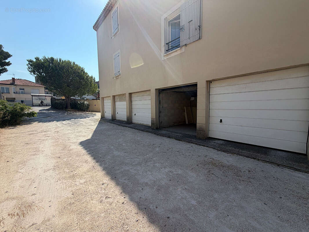 Parking à FOS-SUR-MER