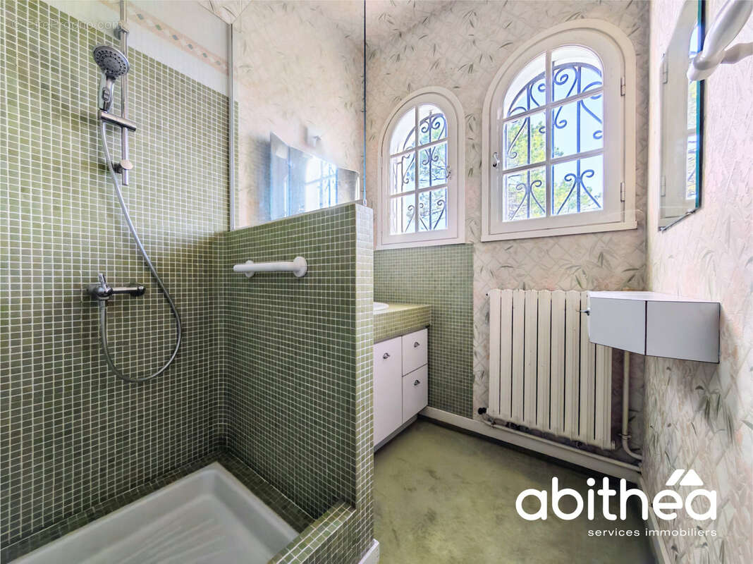 L’élégance d’une maison bourgeoise, les volumes d’une demeure familiale : 250 m2 à découvrir - photo 11