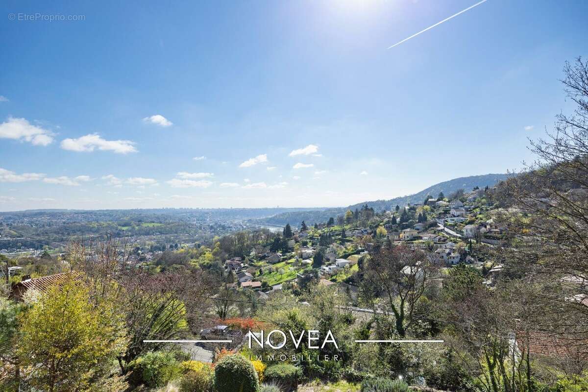 Maison à COUZON-AU-MONT-D'OR