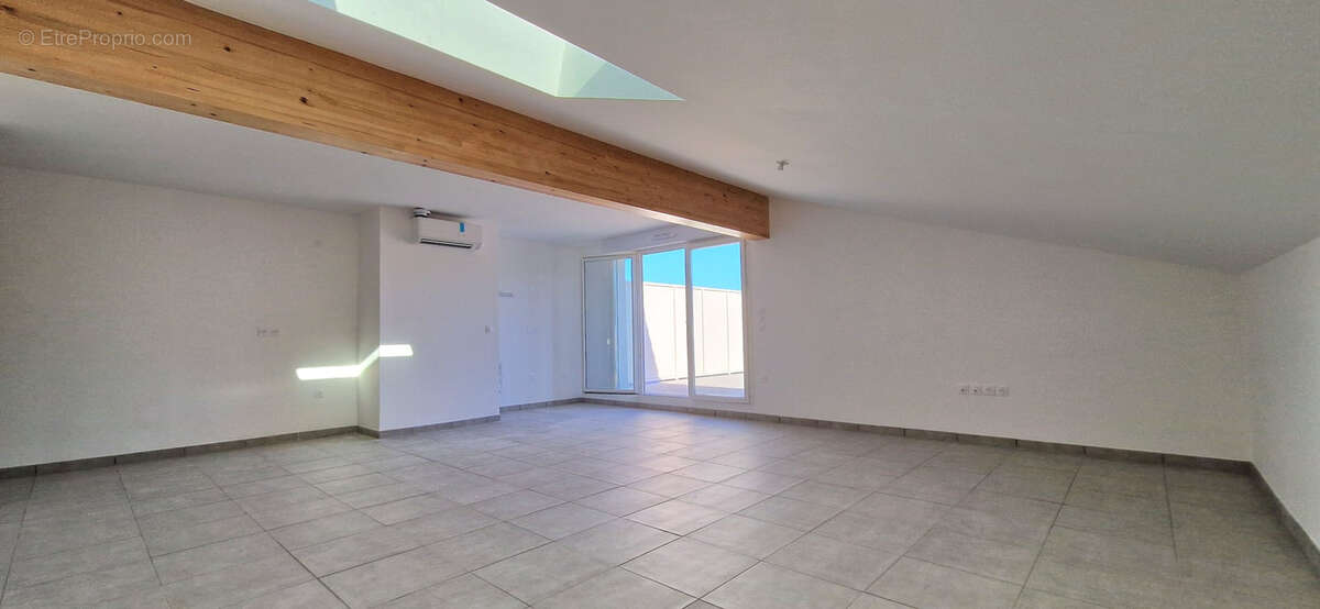 Appartement à PINS-JUSTARET