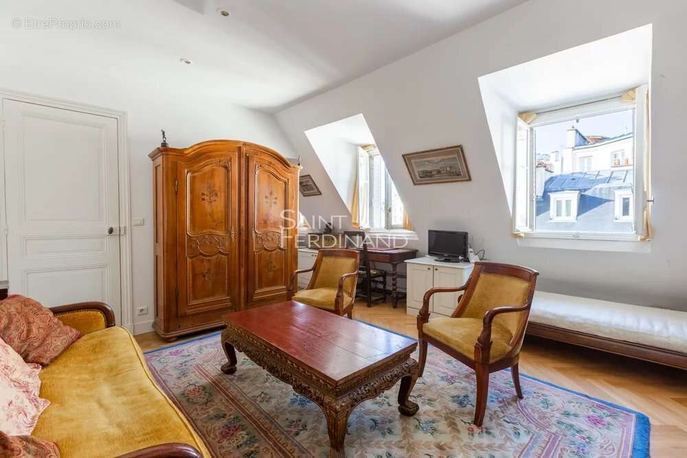 Appartement à PARIS-16E