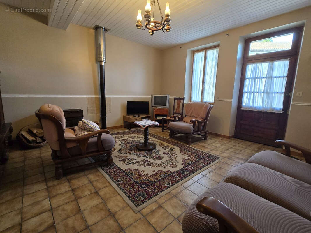 Maison en pierres au cœur de Villamblard avec 2 habitations! - photo 3