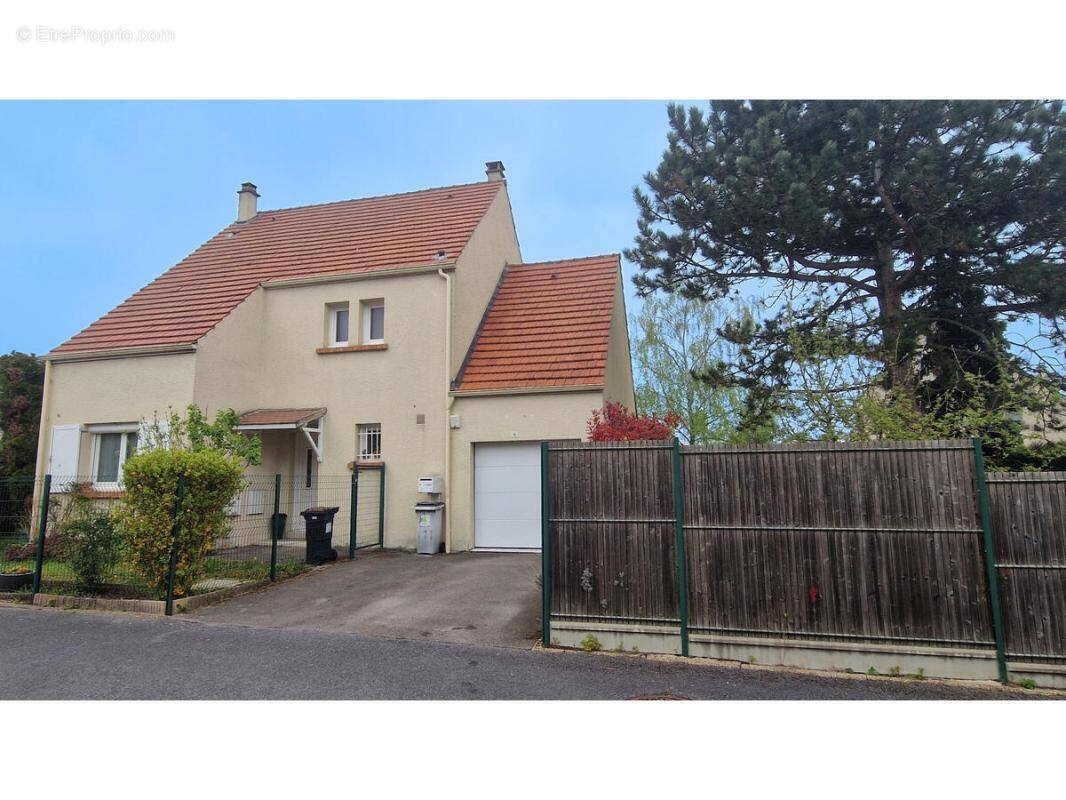 Maison à LA CHAPELLE-EN-SERVAL
