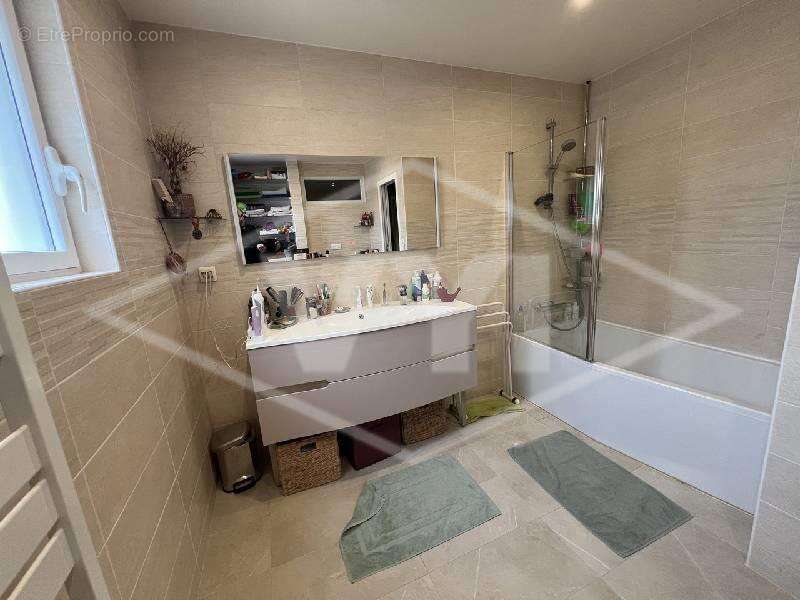 Maison à COMBS-LA-VILLE