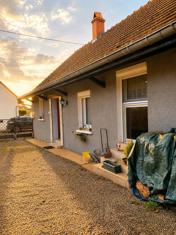 Maison - Maison à LONGEPIERRE