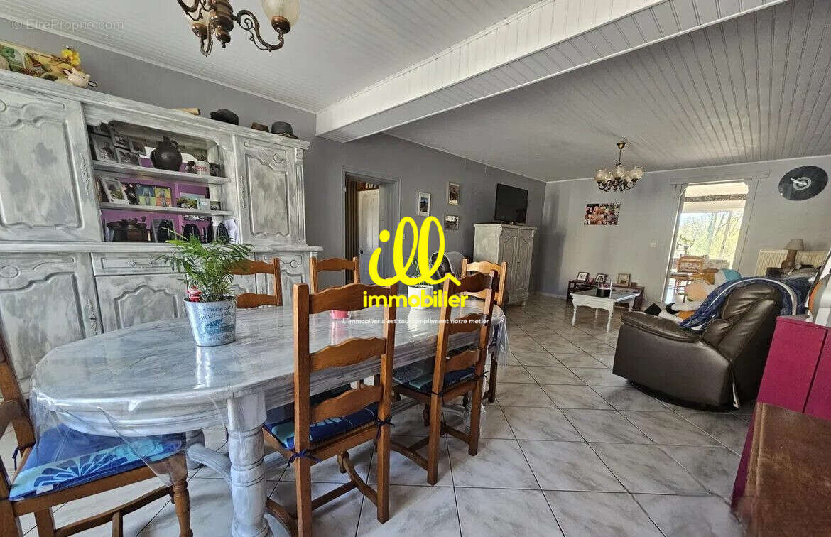 Maison 198 m² à Marlemont  - photo 3