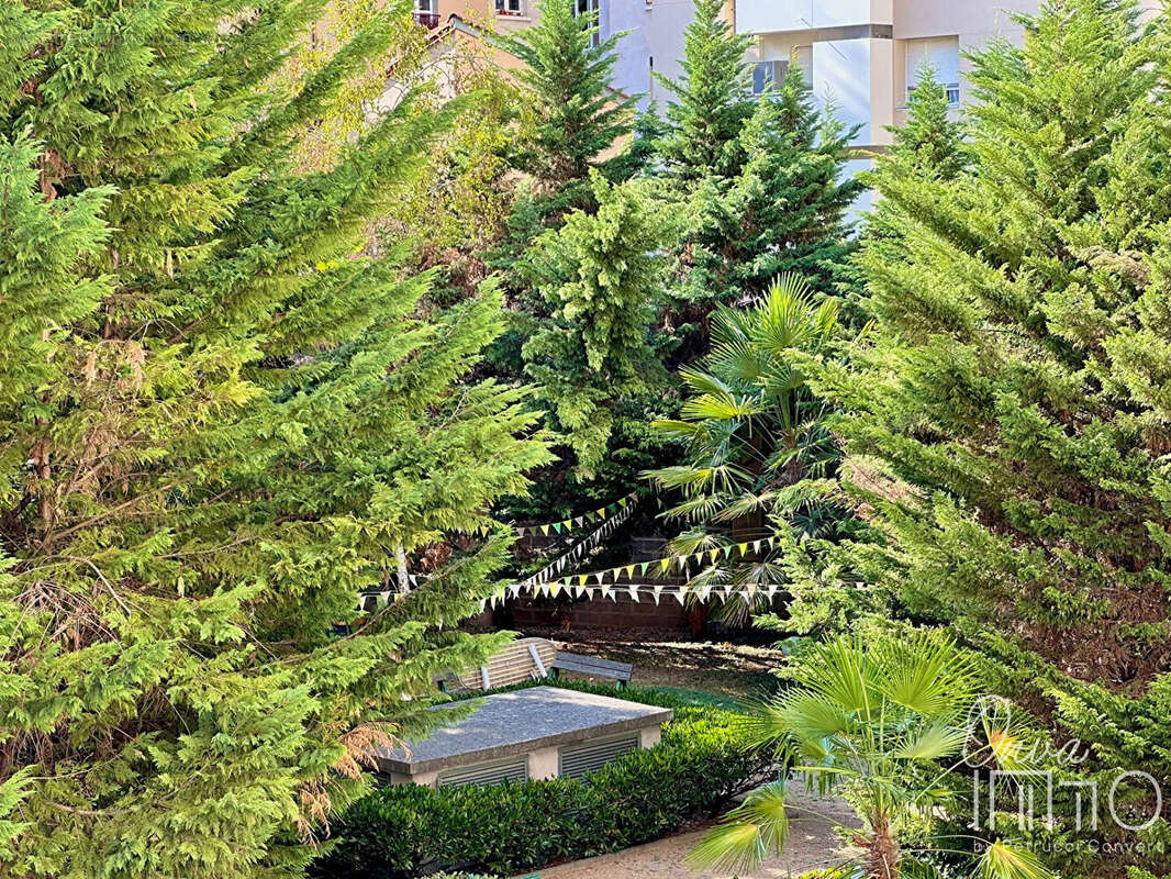 Charpennes -  Spacieux T3 de 70m² avec balcon, cave et stationnements - photo 8