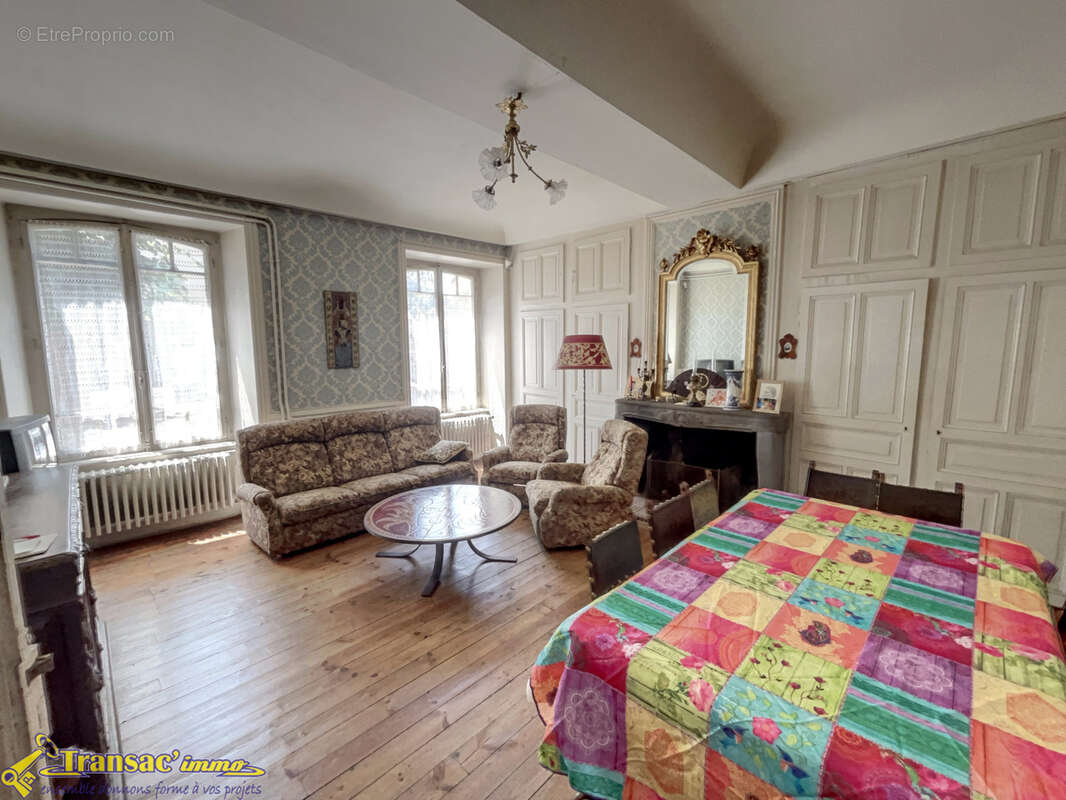 Grande maison de caractère au cœur de Courpière - photo 4