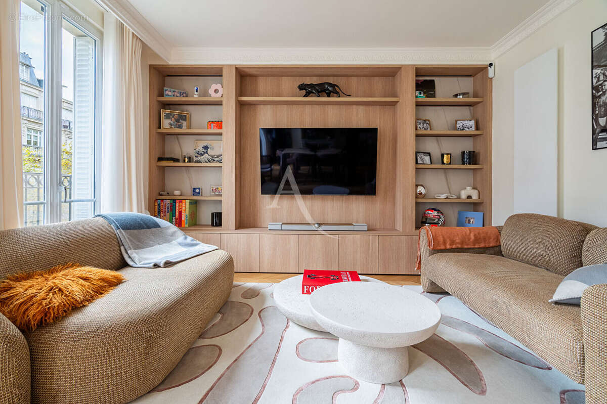 Appartement à PARIS-7E