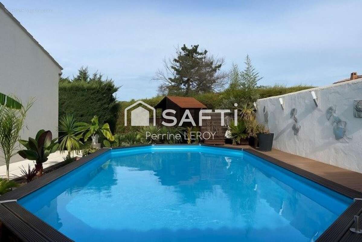 Photo 2 - Maison à LE MUY