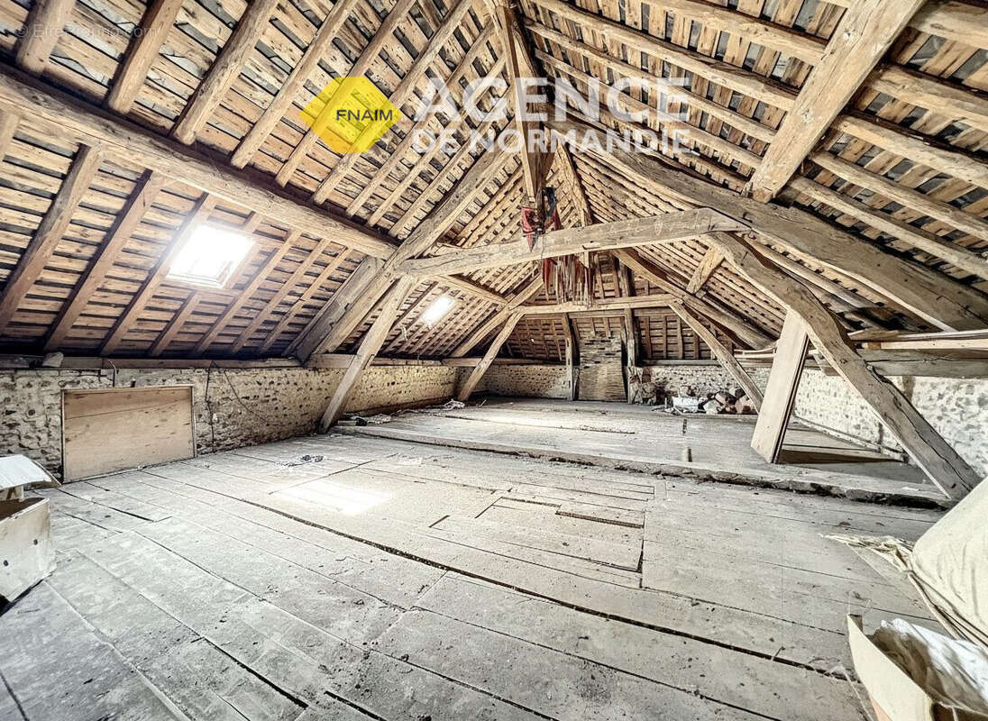 Maison à LA FERTE-FRENEL