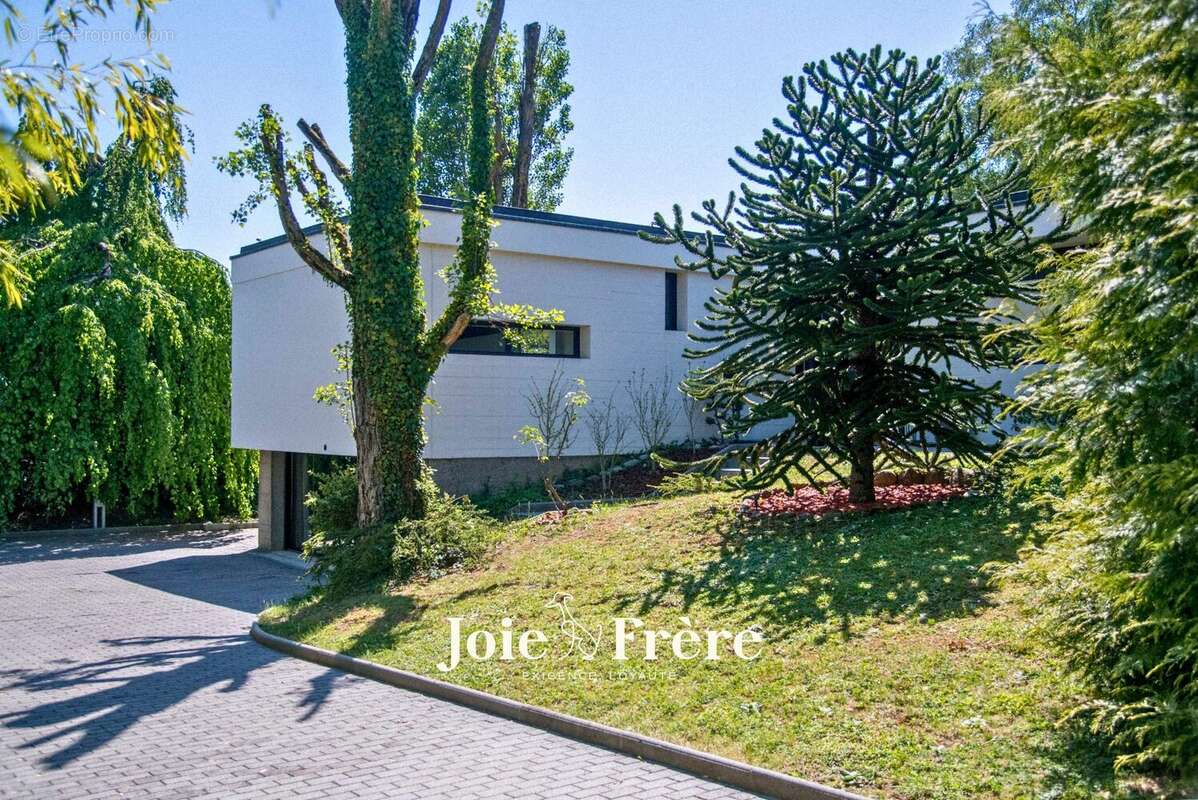 Maison à SAINT-JULIEN-EN-GENEVOIS