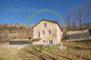Maison à SAINTE-CROIX-DU-VERDON