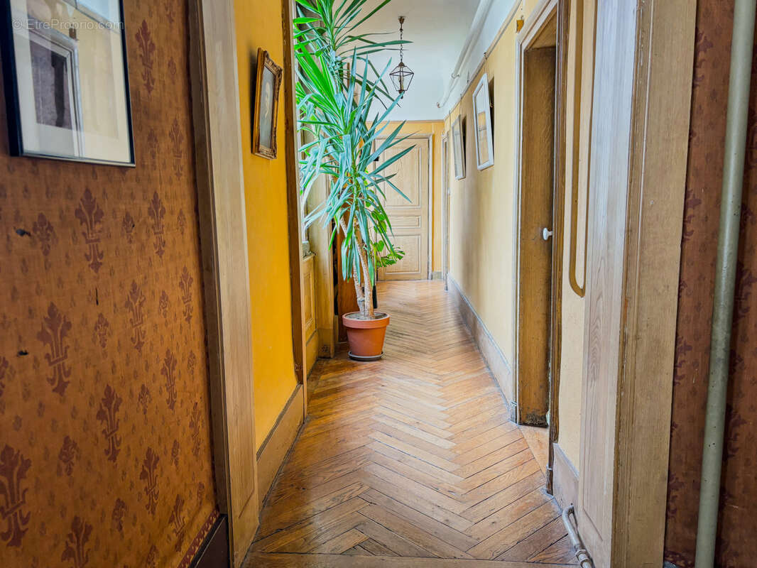 Maison à SURY-LE-COMTAL