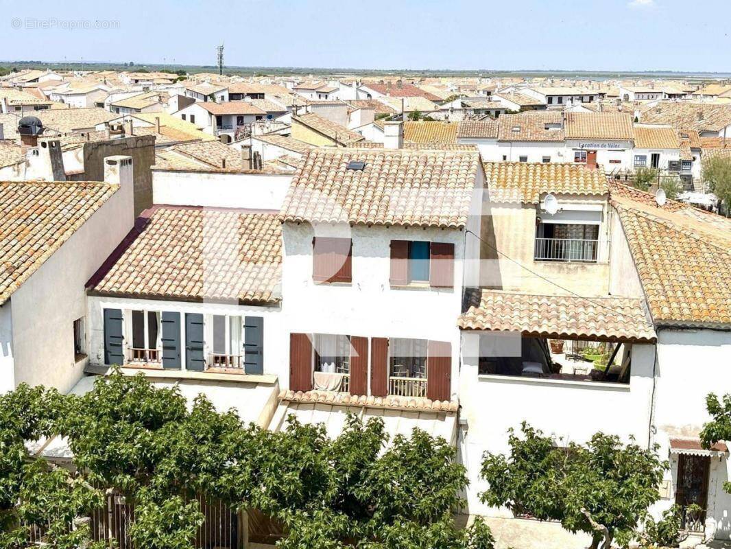 Commerce à SAINTES-MARIES-DE-LA-MER