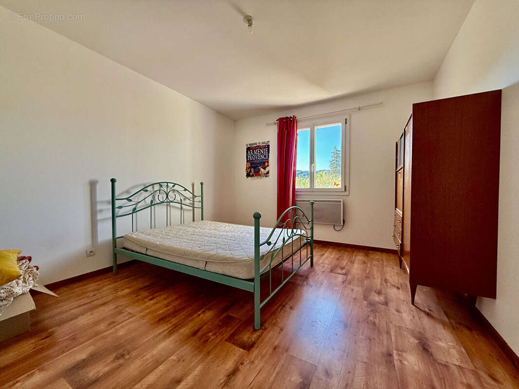 Maison à SAINT-LAURENT-DES-ARBRES