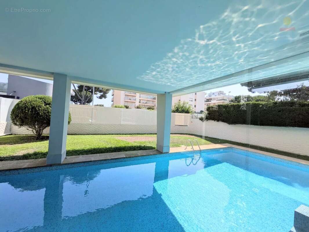 Appartement à SAINT-LAURENT-DU-VAR